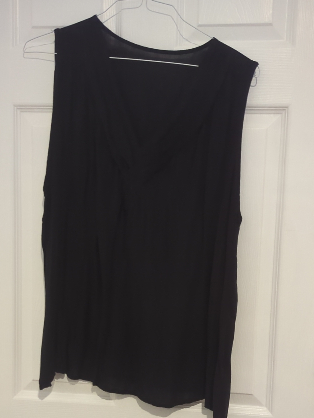 SHEIN Black Sleeveless V-Neck Tank Top